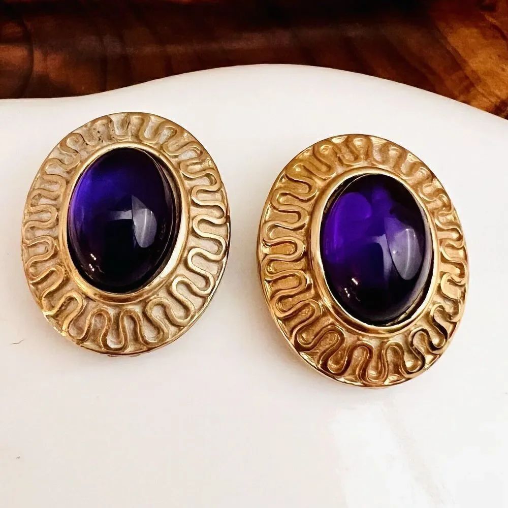 Vintage Galleria Gripoix Glass Earrings Cabochon Clip On Purple Gold T Oval 4626